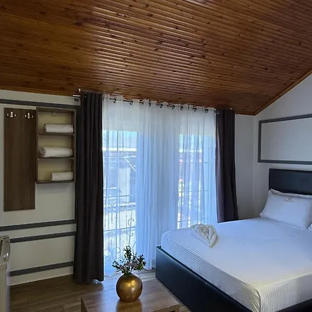 Golden 4* Szkodra